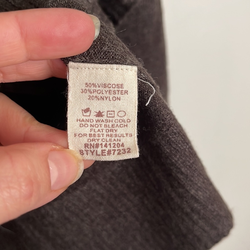 Hem & Thread Color Block Pullover Sweater - Picture 4 of 4